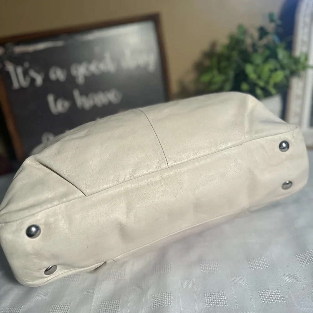 Coach Soho F18751 Cream Leather East West Tote
Shoulder Bag Gold Trim - Picture 4 of 13